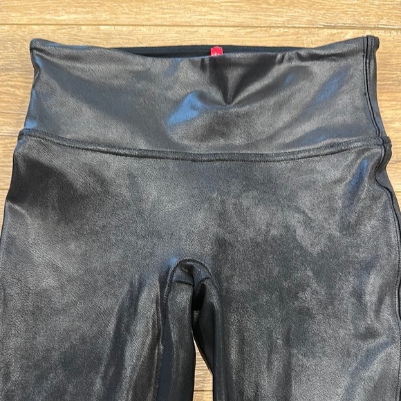 SPANX Black Faux Leather Leggings Size Small in Excellent Condition - Picture 2 of 4